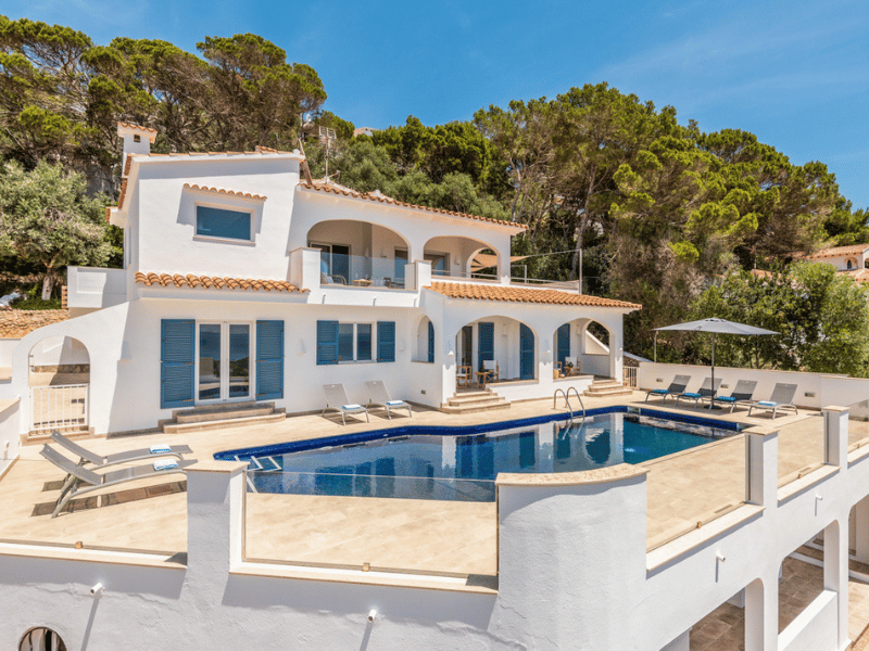 best-villa-by-the-beach-or-with-sea-views-in-menorca-2026-vn512-son-bou