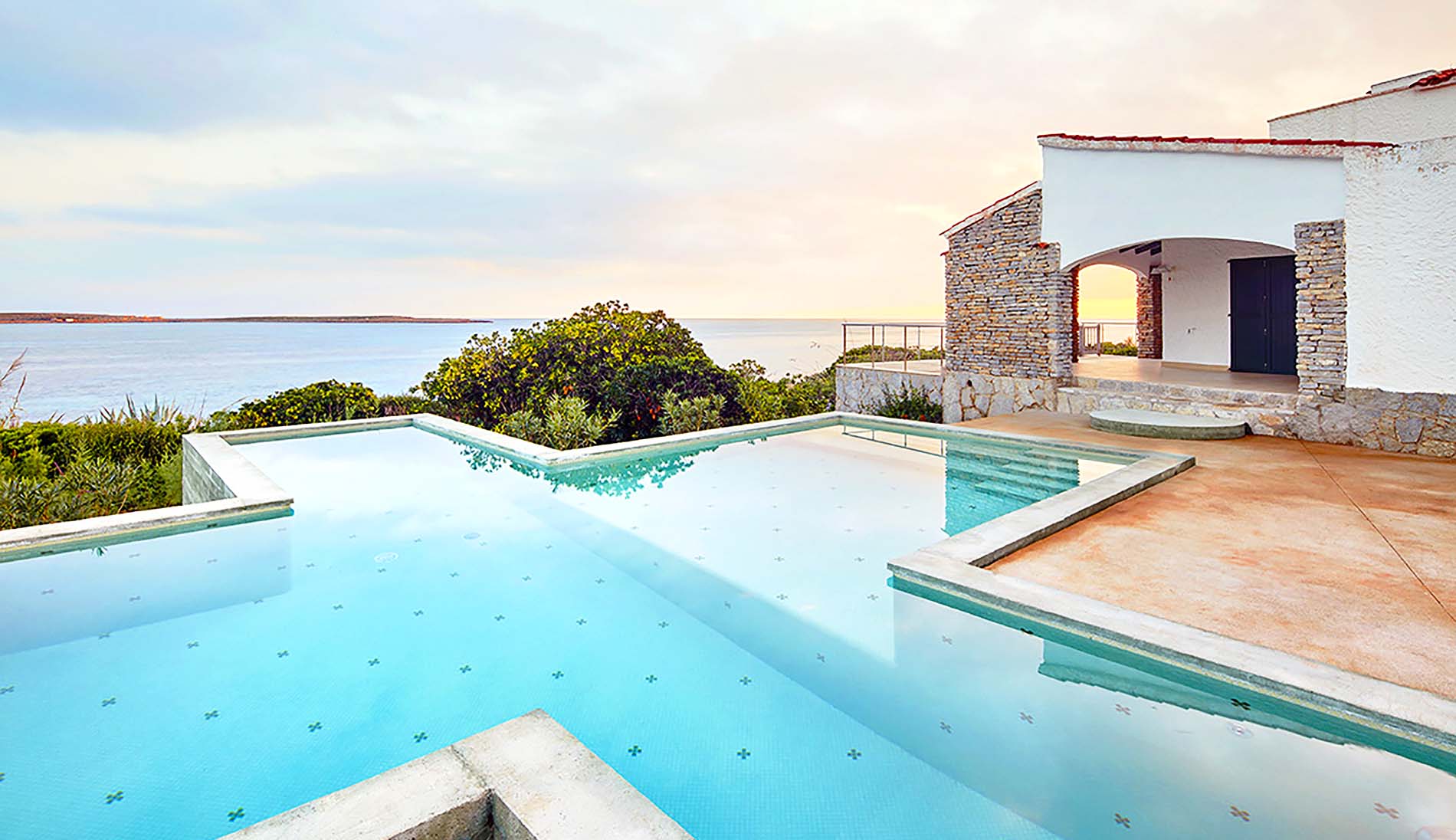 Villa rental holidays in Punta Prima, Menorca