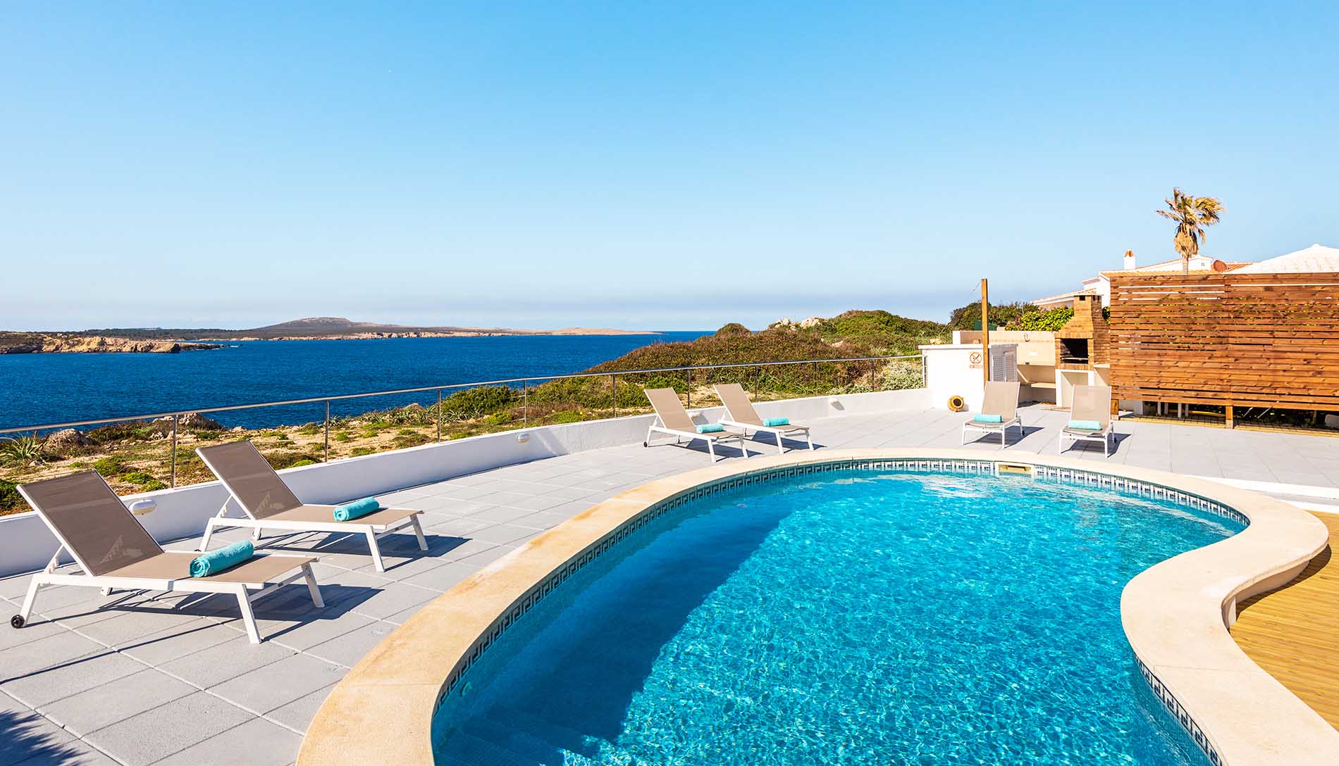 Family villa in Arenal with sea views and private pool.