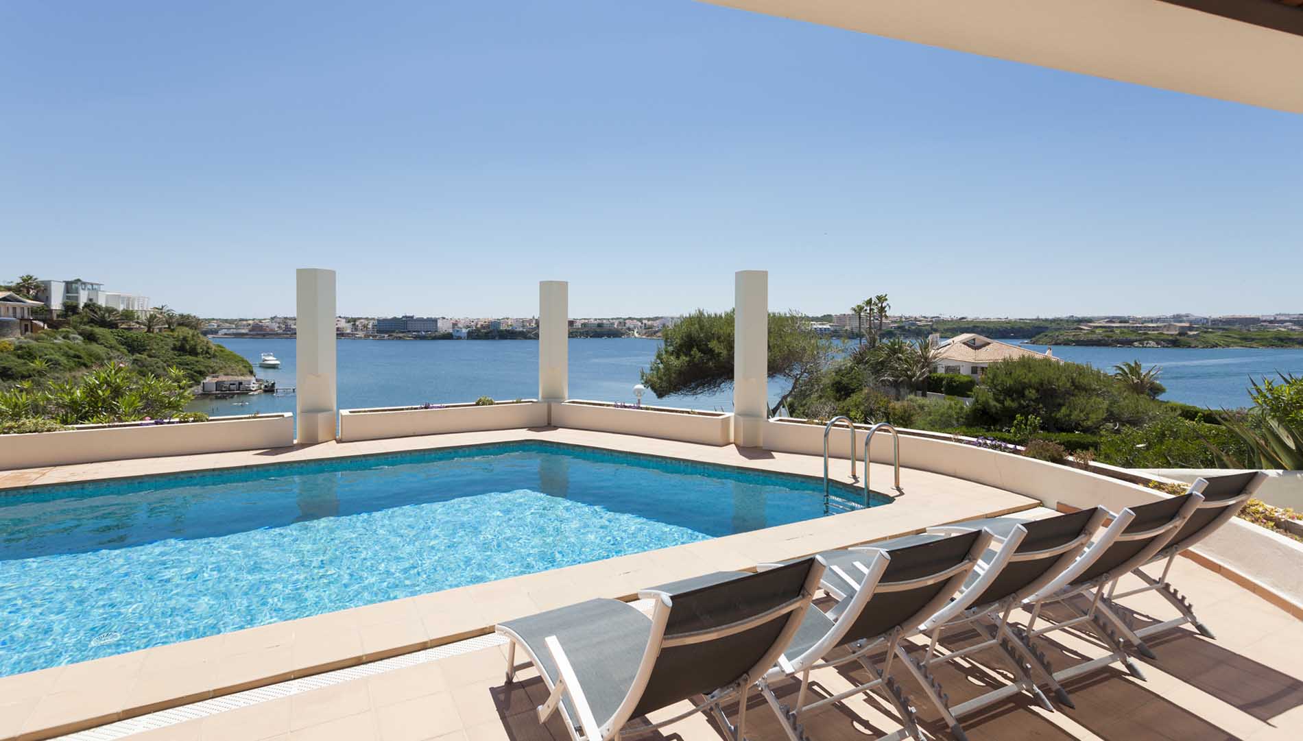 Villas with pools in Cala Llonga