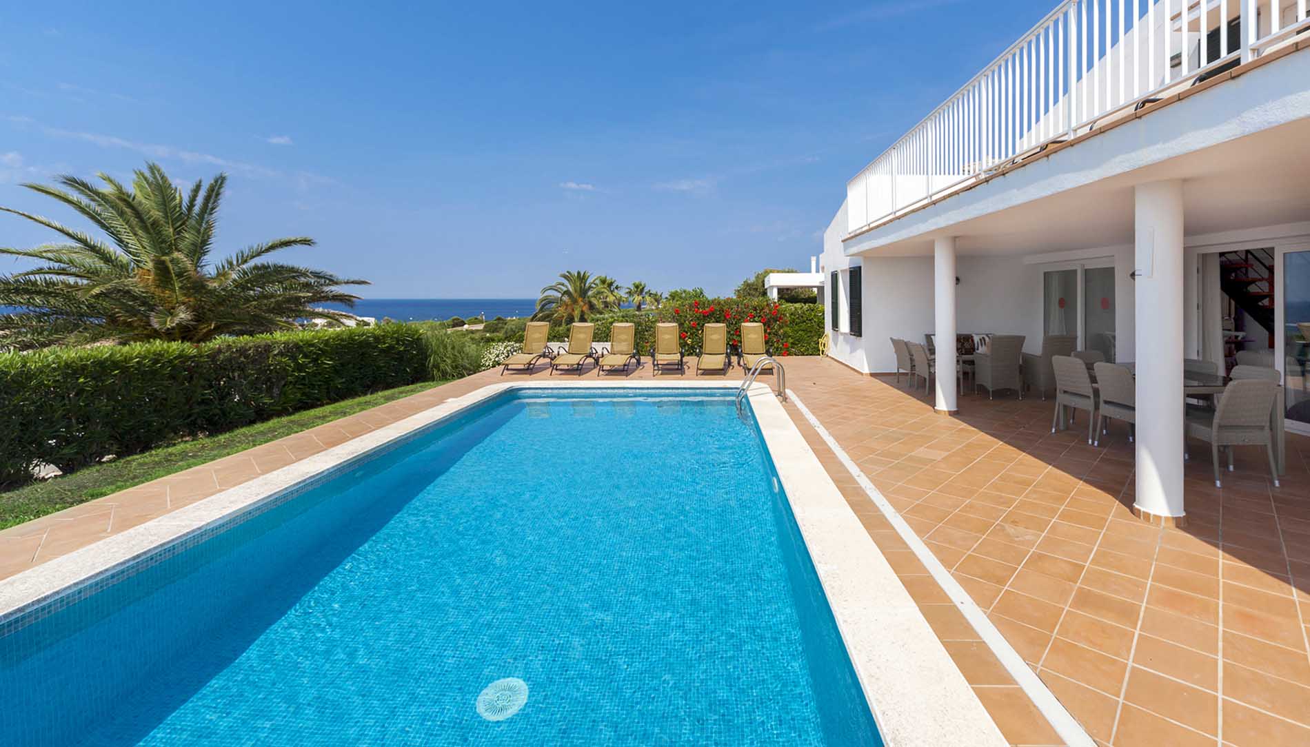 Villas with pools in Binibeca