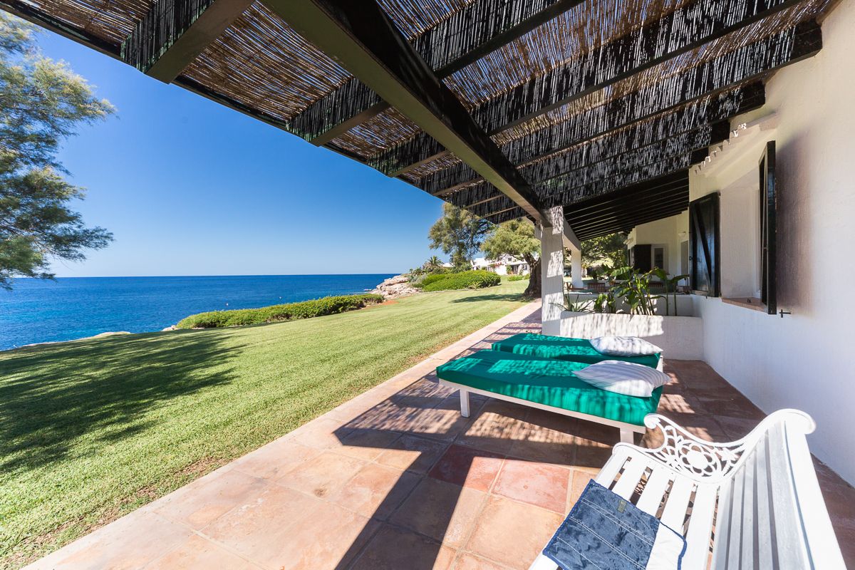 Villas with sea views in Cap d'en Font