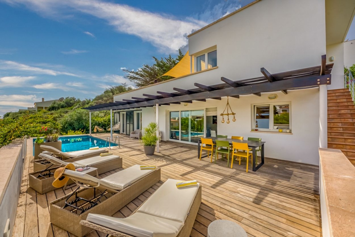 Villas with private pool in Cala Llonga, Mahon Harbour