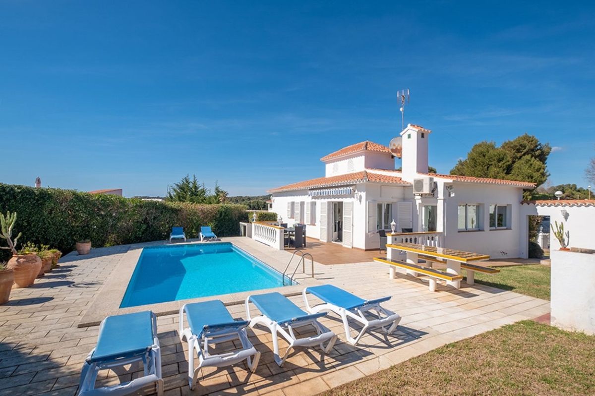 Villas with pool in Es Canutells