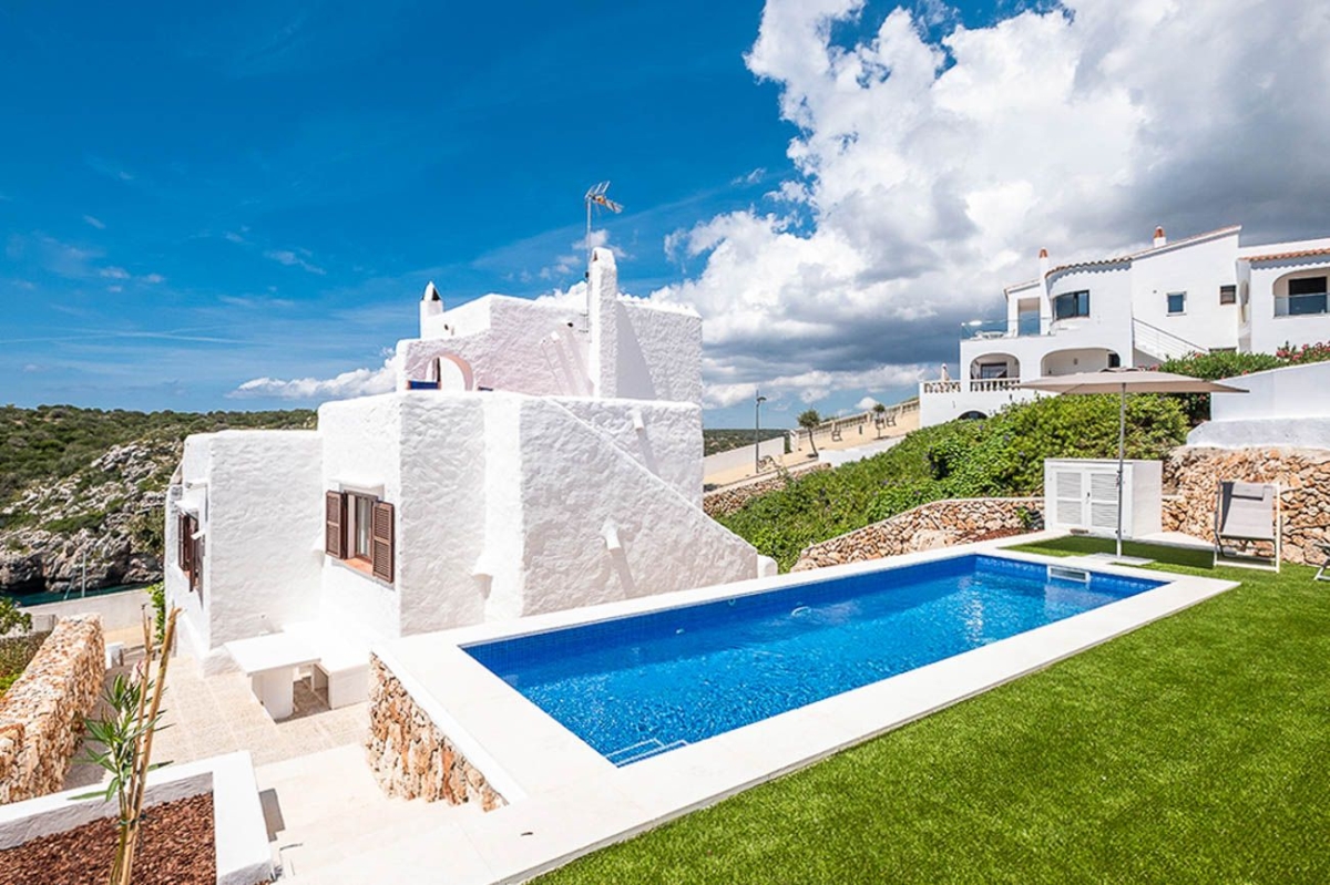 Villas with pool in Cala en Porter