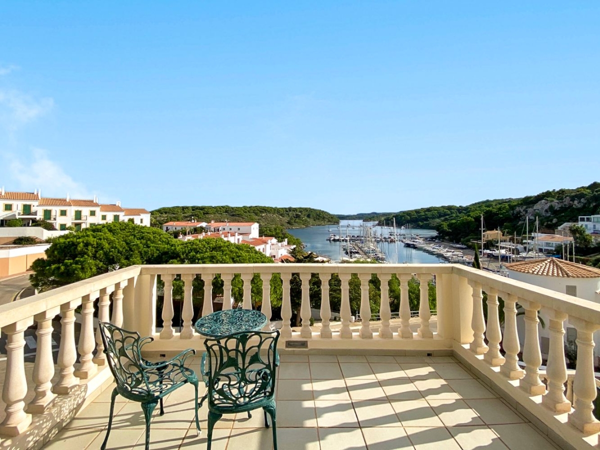 With a private, south facing pool that catches the sun all day, beautiful views of the marina and the estuary and shops and restaurants within a 2 minute walk, this villa is a dream spot for your stay in Menorca.